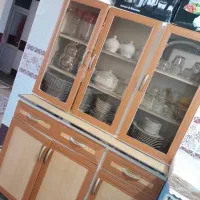 یک عدد کابینت آشپزخونه