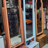 آینه قدی. ایستاده