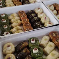 استخدام همکار در کارگاه قنادی و باقلوا باسمنج|استخدام خدمات فروشگاه و رستوران|باسمنج, |دیوار