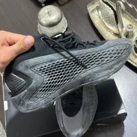 کفش|کیف، کفش، کمربند|کلاله, |دیوار