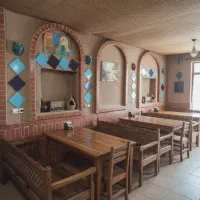 کارگر ساده رستوران، اقامتگاه، زن و شوهر