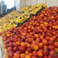 به چند کارگر در میوه فروشی