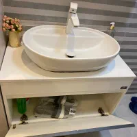 روشویی hamiset به همراه آیینه و باکس کنار آیینه