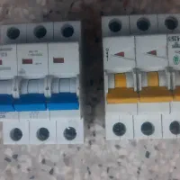 ۲عدد فیوز 40A و ۲عدد فیوز 25A