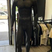 مانکن سالم خط و خش دارد