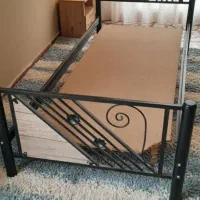 تخت فلزی تک نفره شیک و سالم