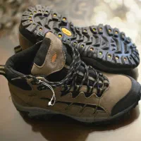 فروش کفش نو کوهنوردی سالمون شماره ۴۰.