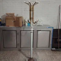 چوب لباسی ایستاده پایه سنگی