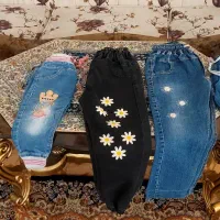 تعدادی شلوار لی در حد