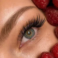 خدمات کاشت و اکستنشن مژه