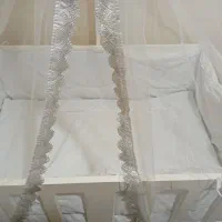 تخت کنار مادر