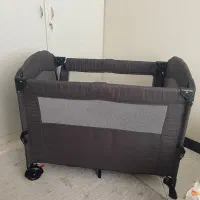 تخت کنار مادر