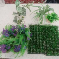 تعدادی گل مصنوعی آکواریومی