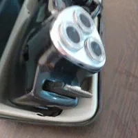 دوعدد ریش تراش سه تیغه یکی فیلیپس با خط زن|آرایشی، بهداشتی، درمانی|سمنان, |دیوار