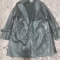 کاپشن چرم سایز XL و شلوار لی زنانه سایز 38