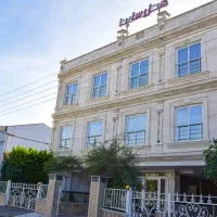 مسئول پذیرش در هتل آپارتمان