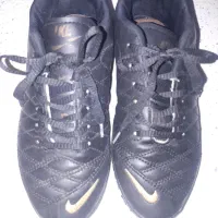 کفش فوتبال سایز ۳۶