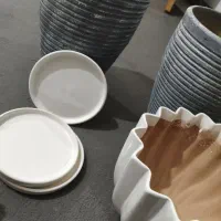 گلدان با زیر