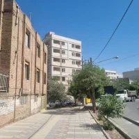 140 متر کلنگی در ۳ طبقه موقعیت جنوبی بلوک E
