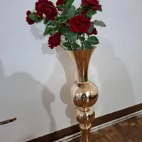 گل و گلدان