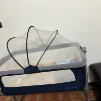 تخت کنار مادر