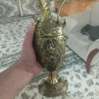 پارچ برنجی دستساز قدیمی و دو پرستو برنجی