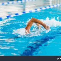 اموزش شنا (بانوان و کودکان دختر)