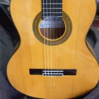 گیتار چوبی اسپانیایی