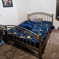 تخت خواب و تشک و میز ارایشی ۶ تومن