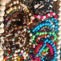 تعدادی دستبند مهره ای|بدلیجات|رشت, خرسندی|دیوار