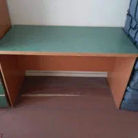 کتابخانه دیواری و میز تحریر