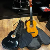 ۲عدد گیتار+پایه نت جهت دکور