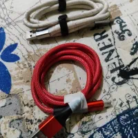 دو عدد کابل شارژ روکش دار و یک عدد ا او ایکس میشه