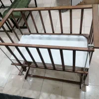 گهواره کنار مادر