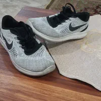 کفش و کتونی ورزشی
