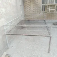 تخت آهنی خانوادگی