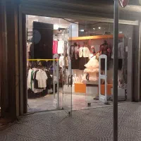 فروشنده پوشاک بچگانه