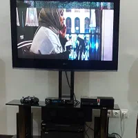 تلویزیون LG همراه میز تلویزیون شیشه ای