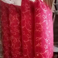 بالشت|رختخواب، بالش، پتو|میانه, |دیوار