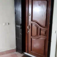 درب ورودی آپارتمانی به همراه چارچوب
