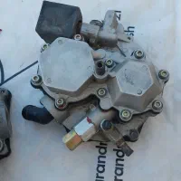 یک جفت ریگلاتور سی ان جی