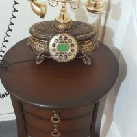 ‌تلفن  و میز