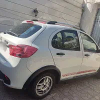 کوئیک ‌آرمدل چهارصد سفید‌قرمز