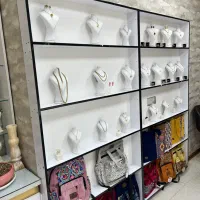 دکور‌ و‌مانکن ‌و رگال مخصوص اکسسوری کش و زیورالات