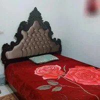 تخت دو نفره به همراه دو عدد پاتختی