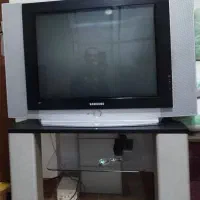 تلویزیون و میز تلویزیون کاملا سالم