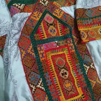 چنددست زیح واستین دوتادست یکی چرخ ودست بانخ ابریشم