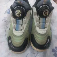 تعدادی کفش بچگانه