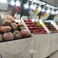 میز میوه فروشی با آیینه سیمکشی وچراغ روشن|فروشگاه و مغازه|رشت, پیرکلاچای|دیوار