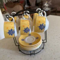 ۲دست سرویس چای خوری و یک دست فنجان قهوه خوری